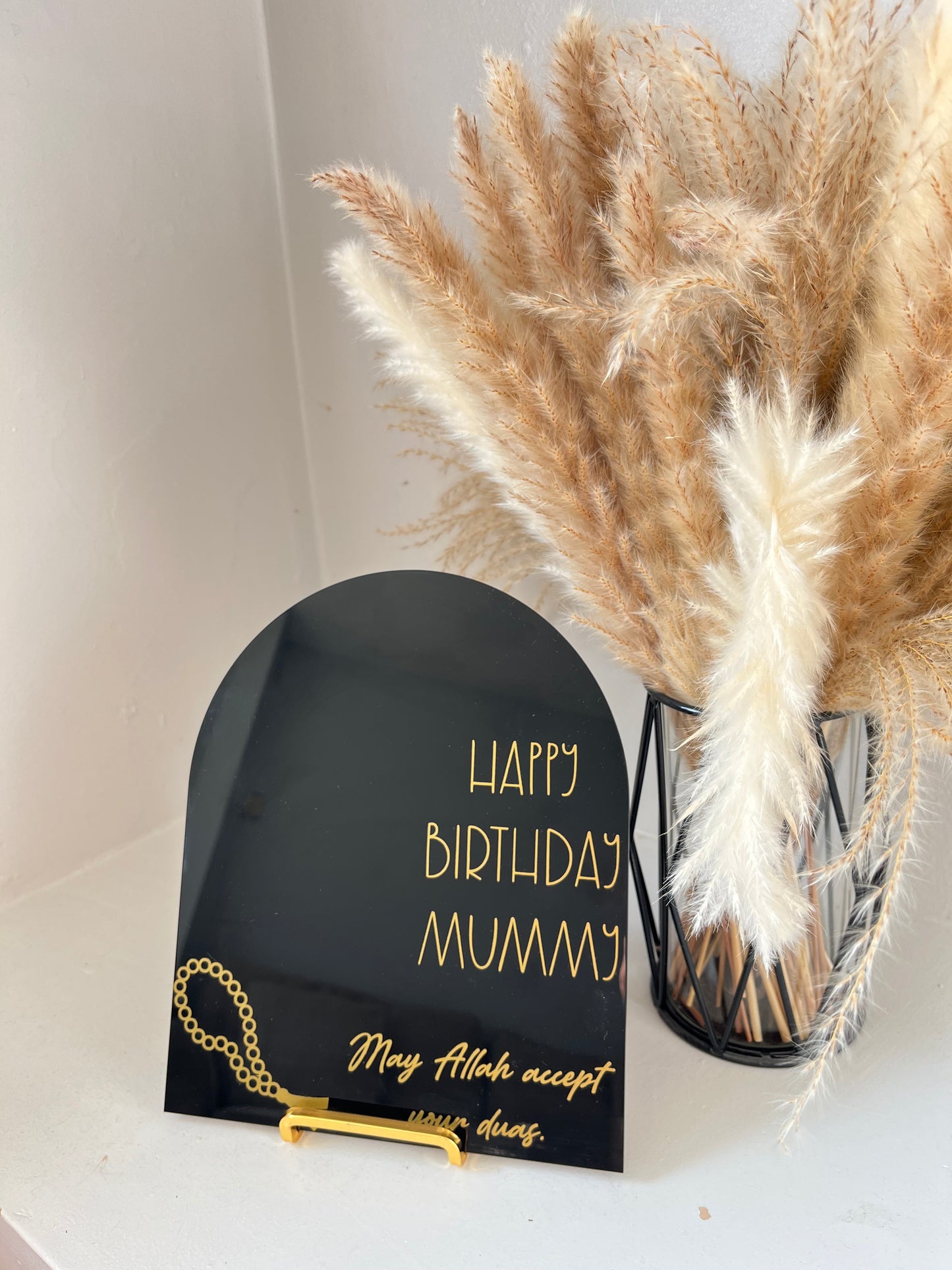 Personalised arch with gold stand