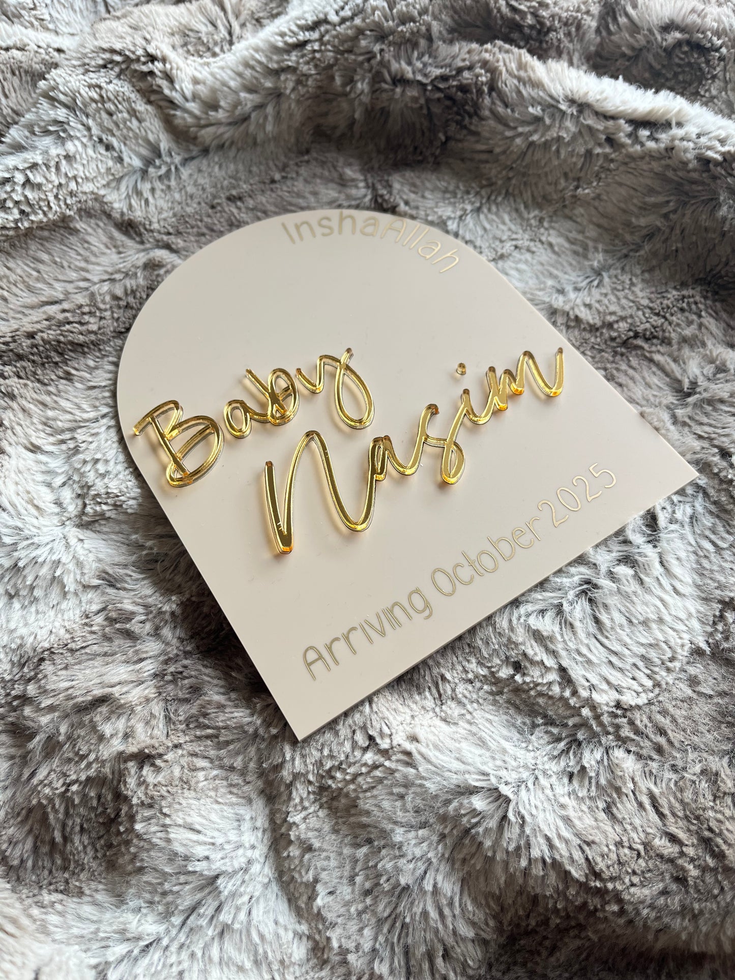 Personalised pregnancy announcement
