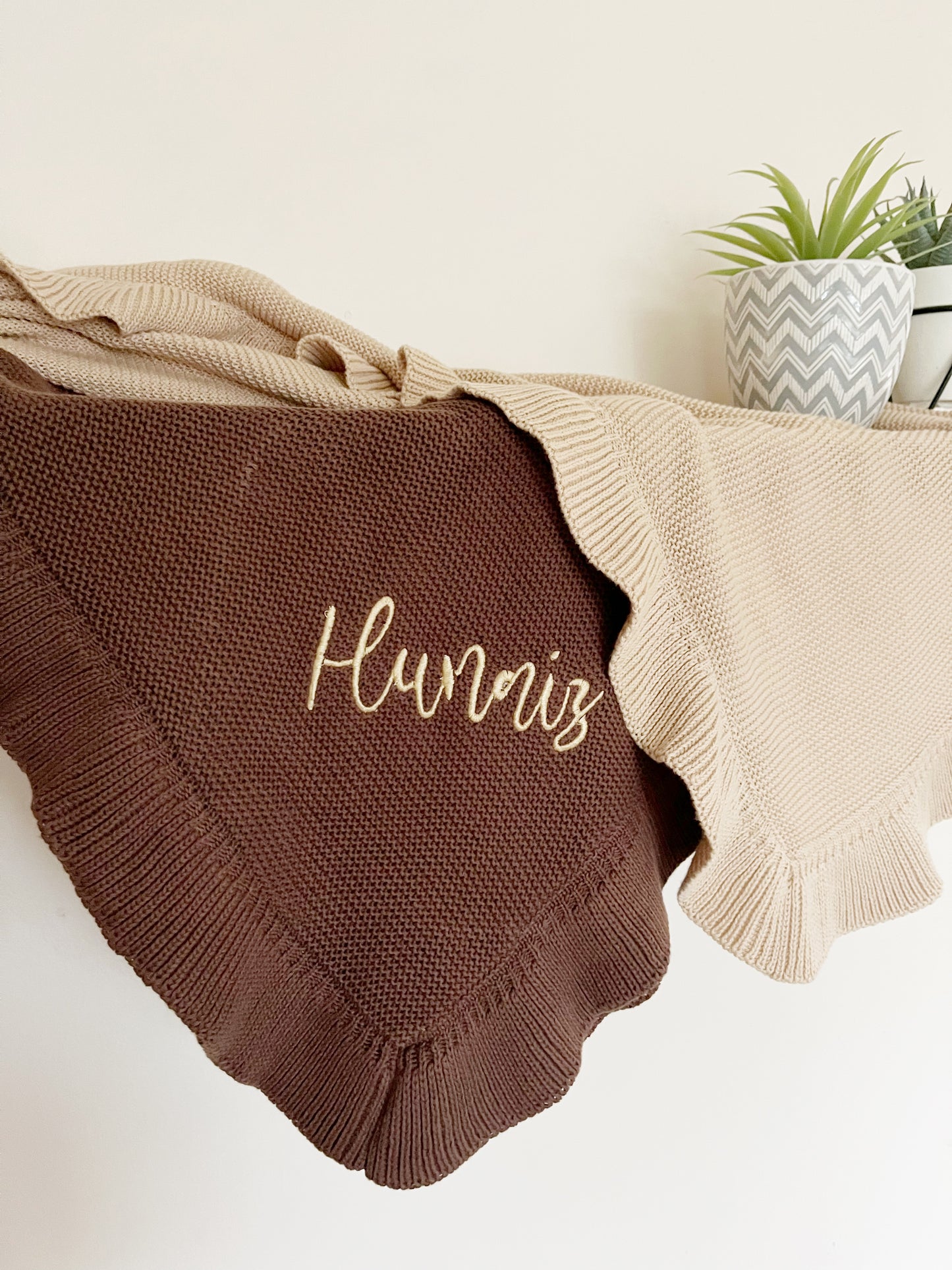 Knitted ruffle edge personalised blanket