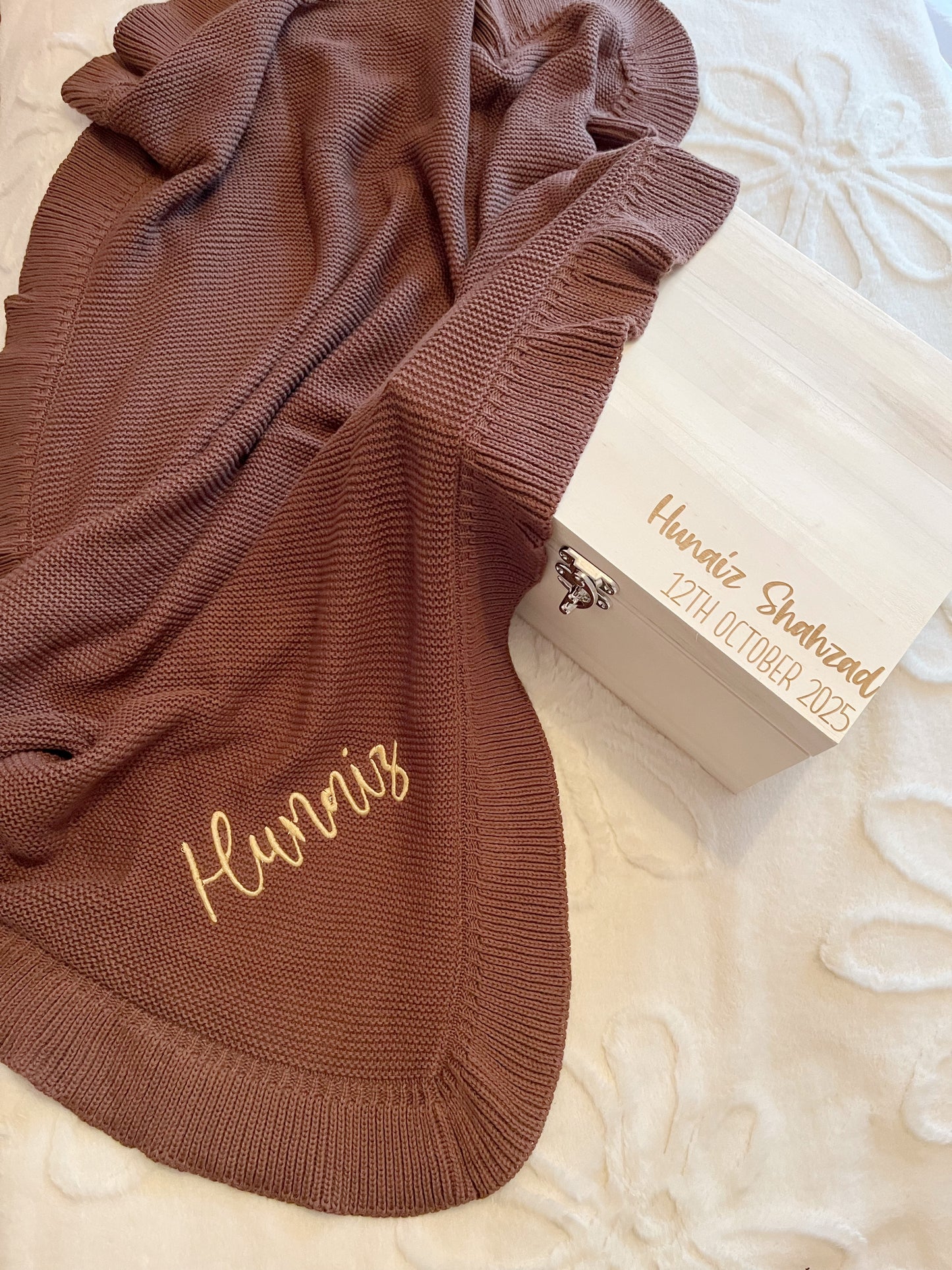 Knitted ruffle edge personalised blanket