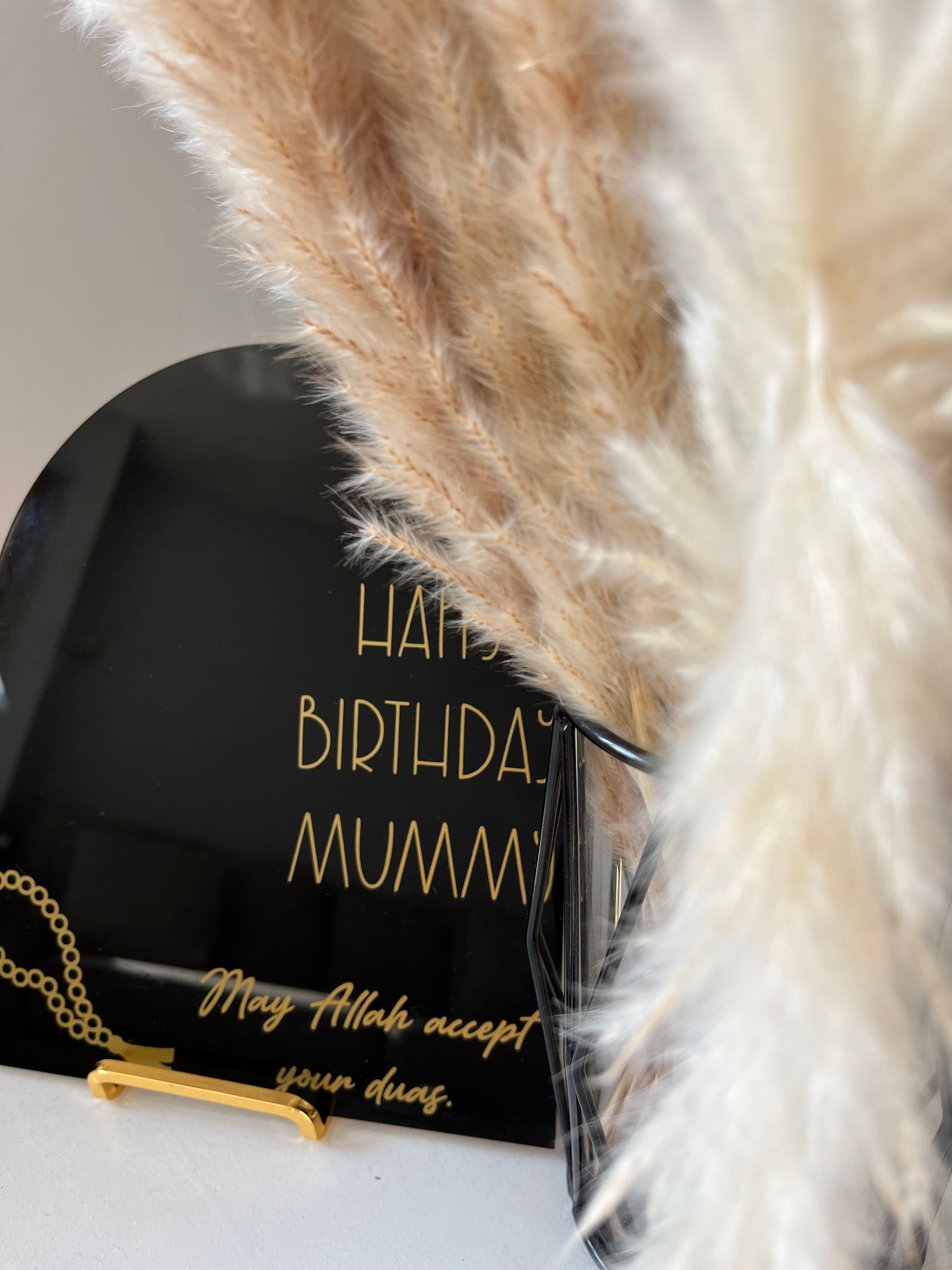 Personalised arch with gold stand