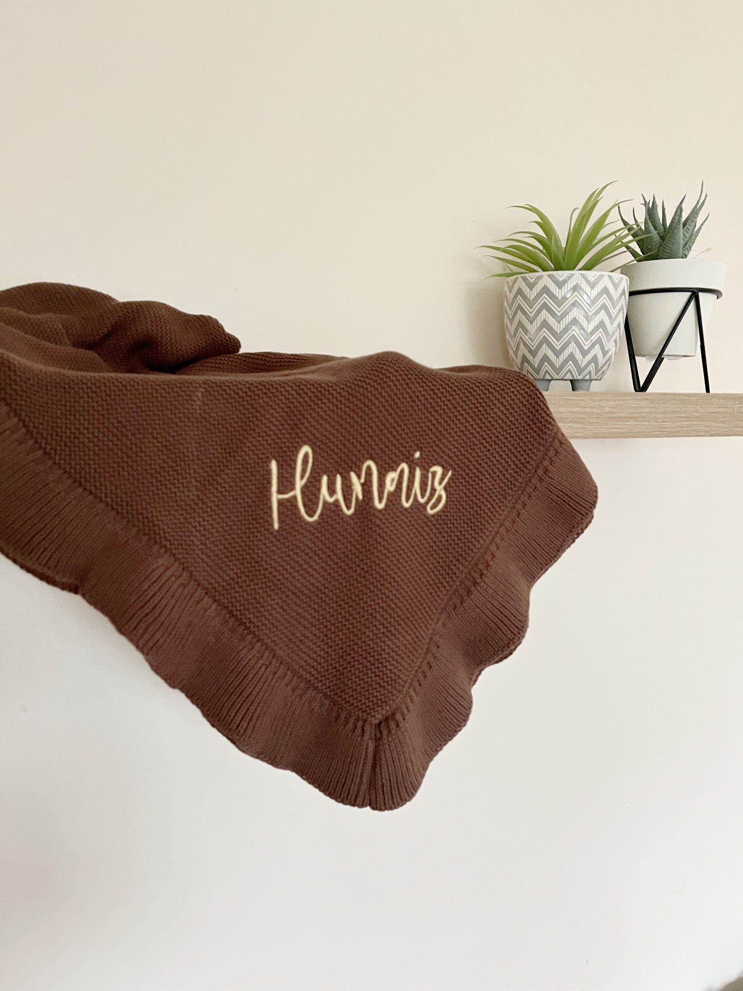 Knitted ruffle edge personalised blanket